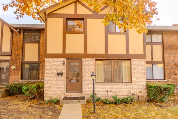 18W149 Buckingham LN, Villa Park, IL 60181