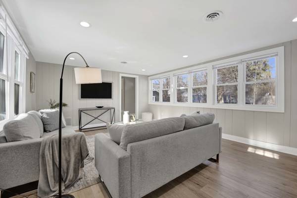 2011 Cleveland ST, Evanston, IL 60202