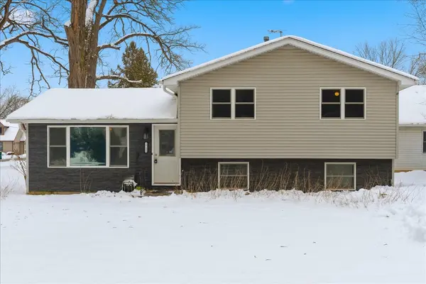 4 N lake AVE, Third Lake, IL 60030