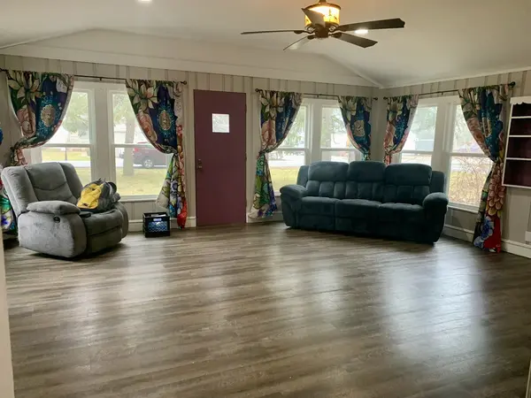 14 N LAKE AVE, Third Lake, IL 60030