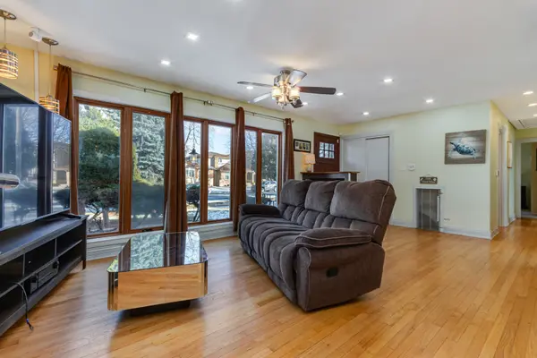 7513 W Ainslie ST, Harwood Heights, IL 60706
