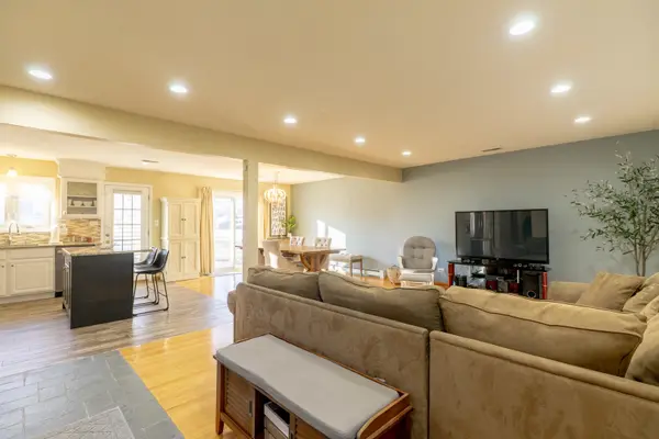 1436 Greenview CT, Schaumburg, IL 60193