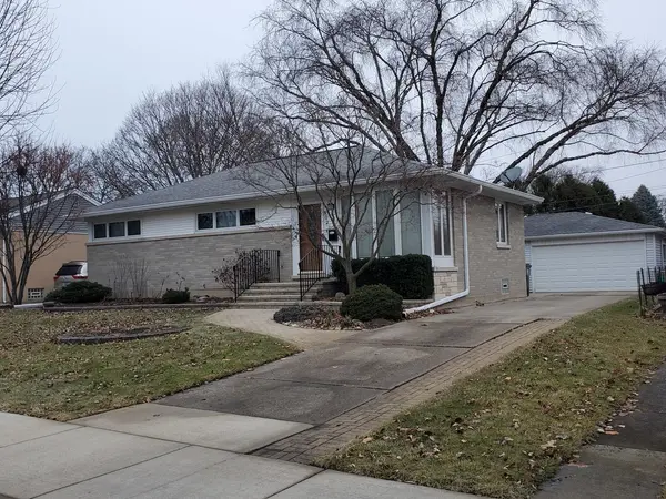 802 W Busse AVE, Mount Prospect, IL 60056