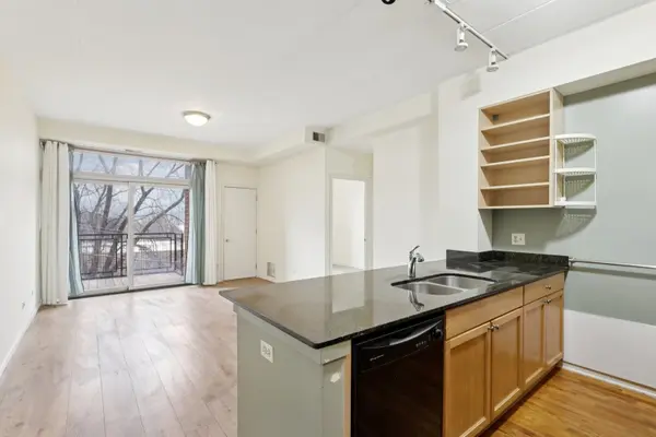 974 W 35th PL #302, Chicago, IL 60609