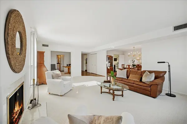 640 Winnetka Mews #405, Winnetka, IL 60093