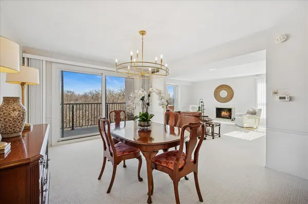 640 Winnetka Mews #405, Winnetka, IL 60093