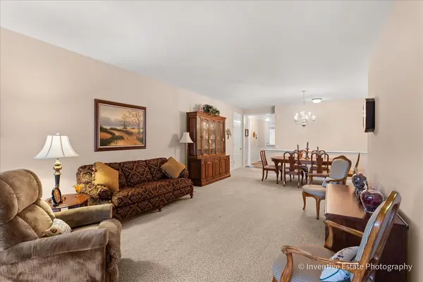 2595 Venetian LN, Elgin, IL 60124
