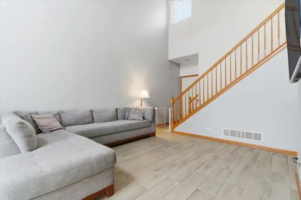 2190 Braeburn DR #B, Wauconda, IL 60084