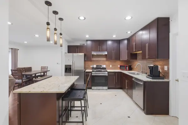 1649 Ashland AVE #501, Des Plaines, IL 60016