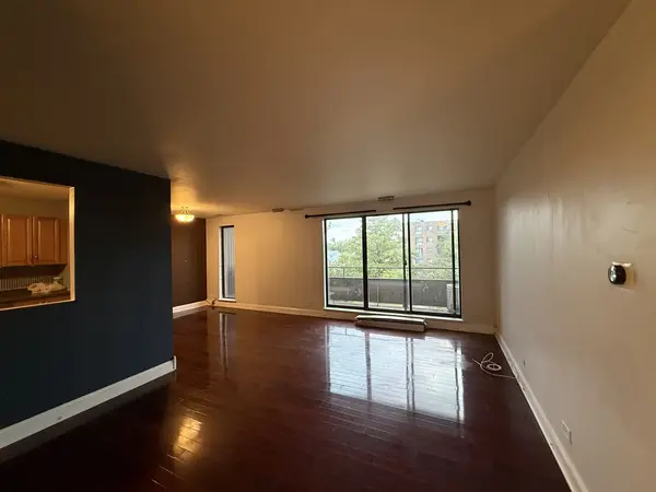7 E CARRIAGEWAY DR #311, Hazel Crest, IL 60429