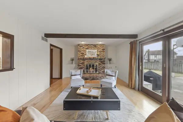 1125 Huntleigh DR, Naperville, IL 60540