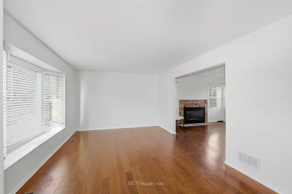 1070 N Ashbury AVE, Bolingbrook, IL 60440