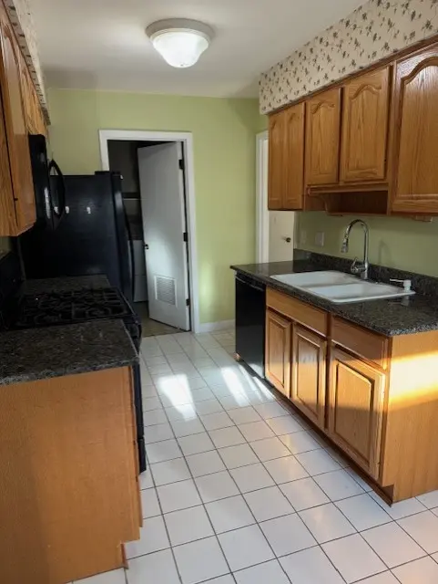 2S405 Emerald Green DR #D, Warrenville, IL 60555