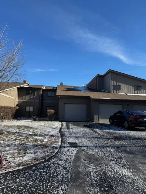 2S405 Emerald Green DR #D, Warrenville, IL 60555