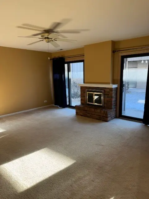 2S405 Emerald Green DR #D, Warrenville, IL 60555