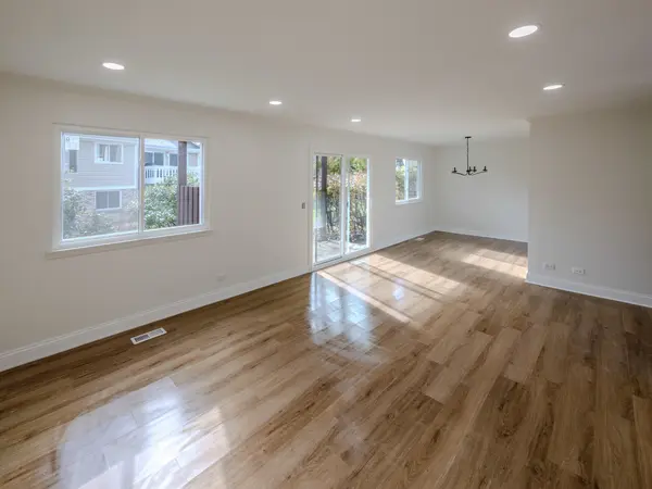 25 Illinois AVE #M1, Schaumburg, IL 60193
