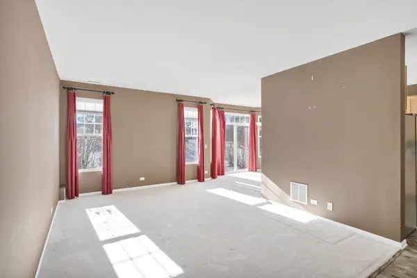 6526 Marble LN, Carpentersville, IL 60110