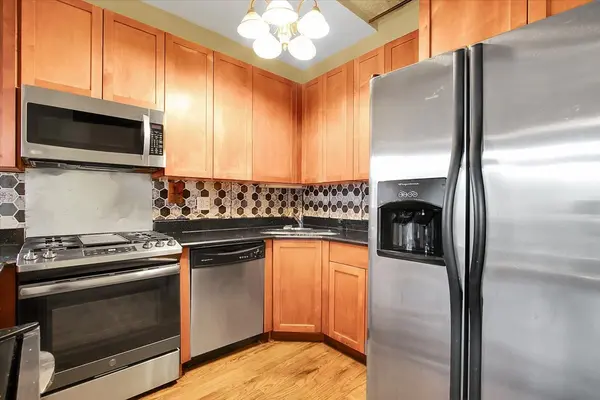 809 E 40th ST #4-4, Chicago, IL 60653