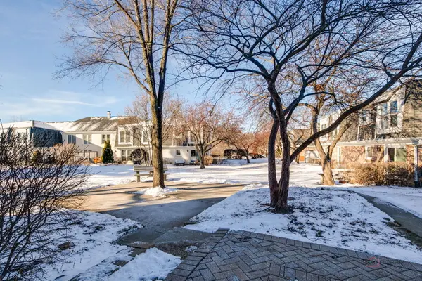 737 Garfield AVE #B, Libertyville, IL 60048