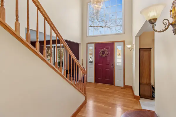 433 Running Deer LN, Gilberts, IL 60136