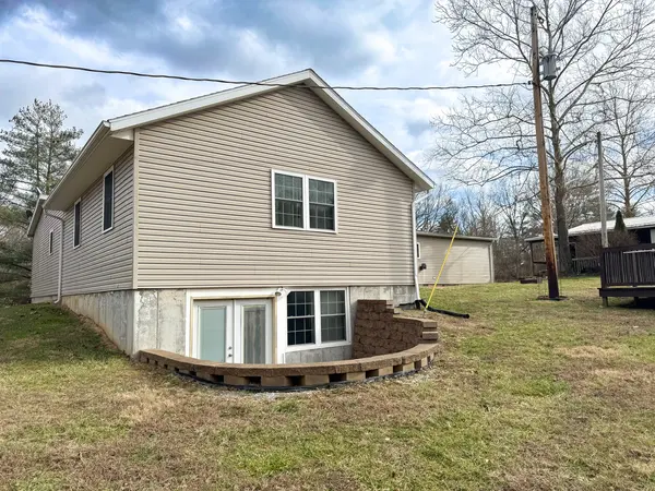 385 Toledo Cemetery RD, Cobden, IL 62920