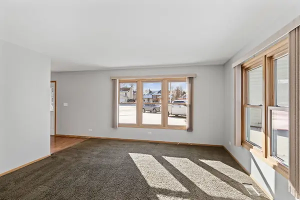 1136 Ten Pin LN, Zion, IL 60099