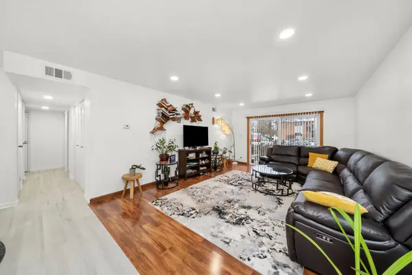 19A Kingery Quarter #102, Willowbrook, IL 60527