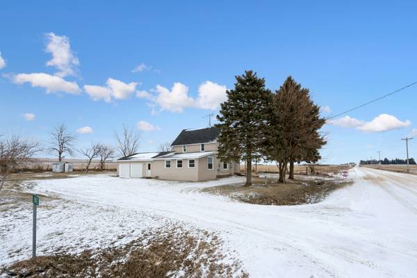 2812 145th ST, Charlotte, IA 52731