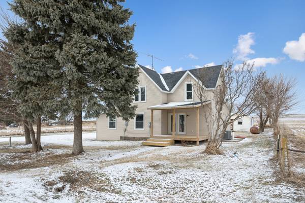 2812 145th ST, Charlotte, IA 52731