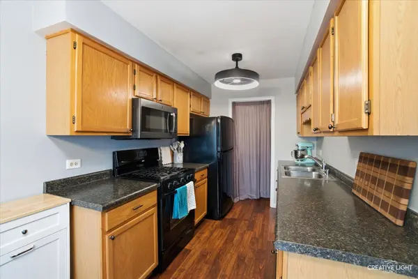 1247 Sandhurst LN #1247, South Elgin, IL 60177