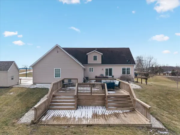 2572 160th AVE, Aledo, IL 61231
