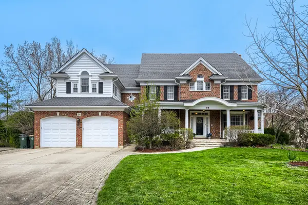56 Ridgefield LN, Willowbrook, IL 60527
