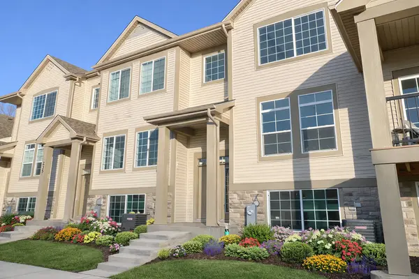 255 Regency CT #C, Wauconda, IL 60084