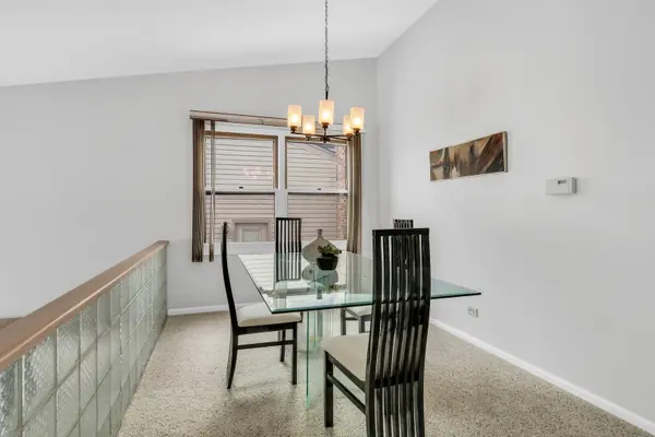 1234 Devonshire RD, Buffalo Grove, IL 60089