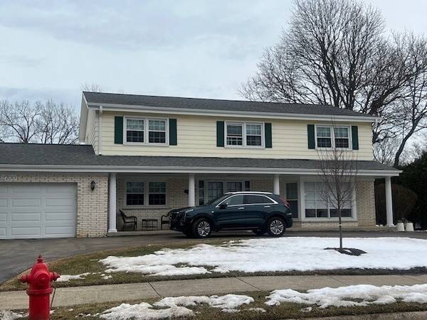 2700 Crabtree LN, Northbrook, IL 60062
