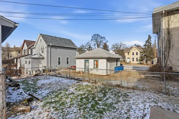 1422 Arlington AVE, Davenport, IA 52803