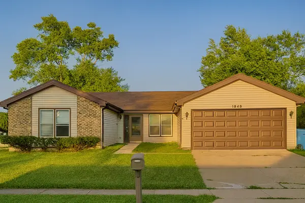 1943 Towner LN, Glendale Heights, IL 60139