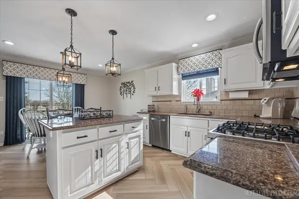 625 Superior DR, Romeoville, IL 60446