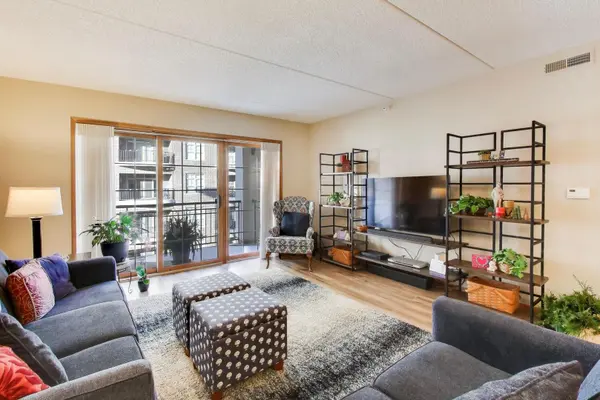 200 W Campbell ST #608, Arlington Heights, IL 60005