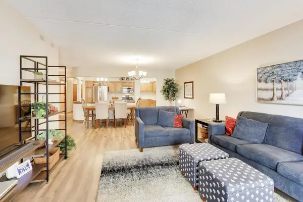 200 W Campbell ST #608, Arlington Heights, IL 60005