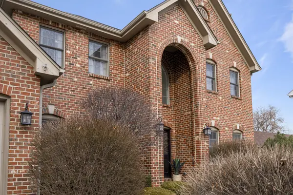 527 Ridgelawn TRL, Batavia, IL 60510