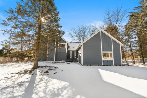 521 N Sharon DR, Woodstock, IL 60098
