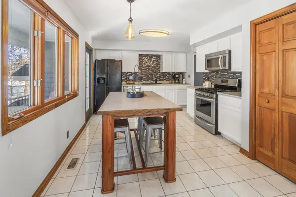 521 N Sharon DR, Woodstock, IL 60098