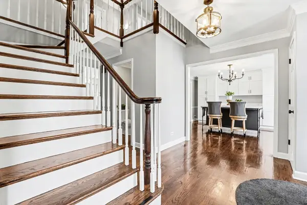 25w313 Mayflower AVE, Naperville, IL 60540