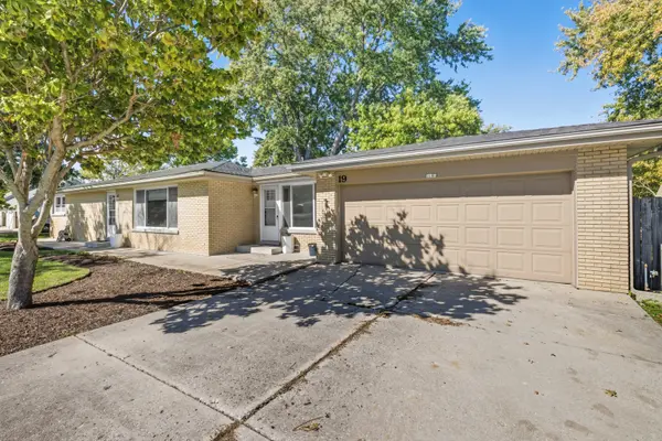 19 Brookside LN, Bristol, IL 60512