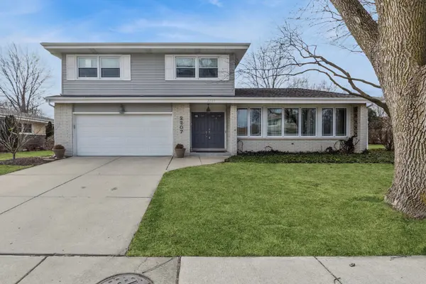 2207 E Michael Manor LN,  Arlington Heights,  IL 60004