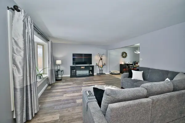 28W587 Leverenz RD, Naperville, IL 60564