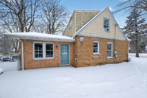 521 Deerfield RD, Deerfield, IL 60015