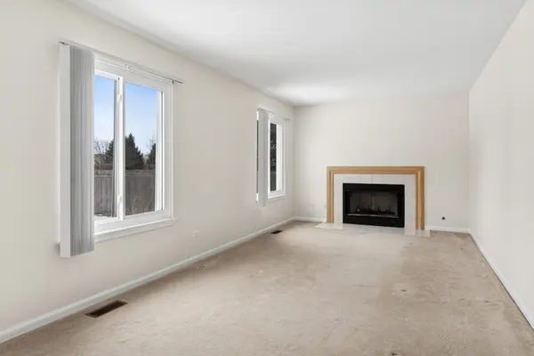 1927 Crossing CT, Naperville, IL 60540