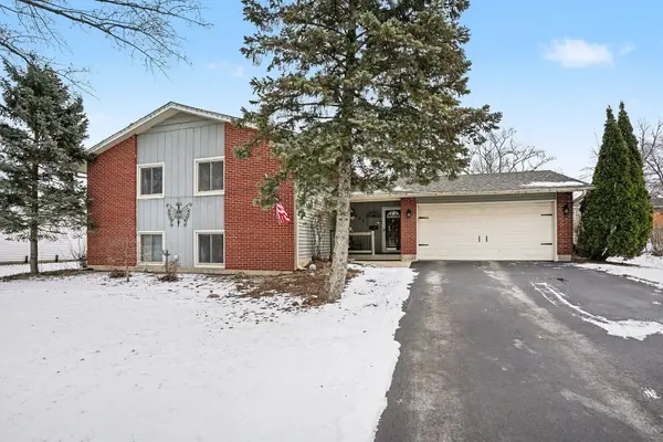 6821 Roberts DR, Woodridge, IL 60517